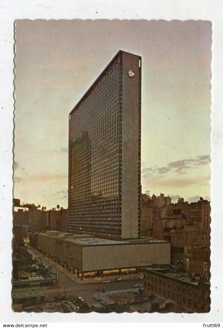 AK 114526 USA - New York City - The New York Hilton At Rockefeller Center - Bares, Hoteles Y Restaurantes