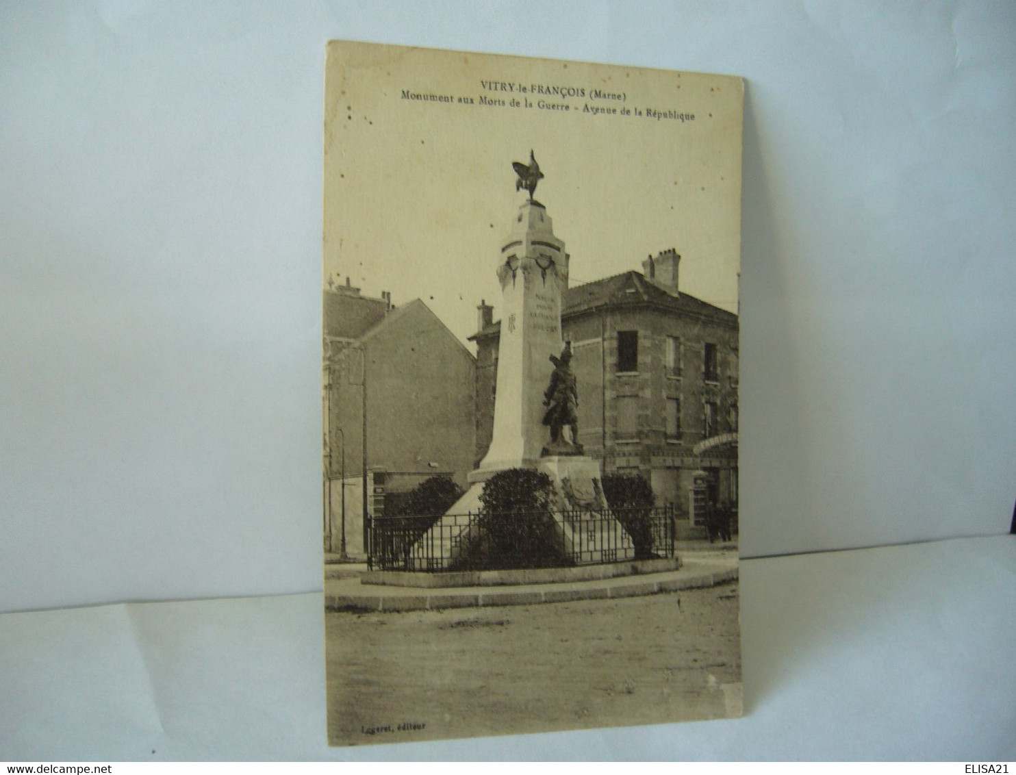 VITRY LE FRANCOIS 51 MARNE MONUMENT AUX MORTS DE LA GUERRE AVENUE DE LA REPUBLIQUE CPA LEGERET EDITEUR - Monuments Aux Morts
