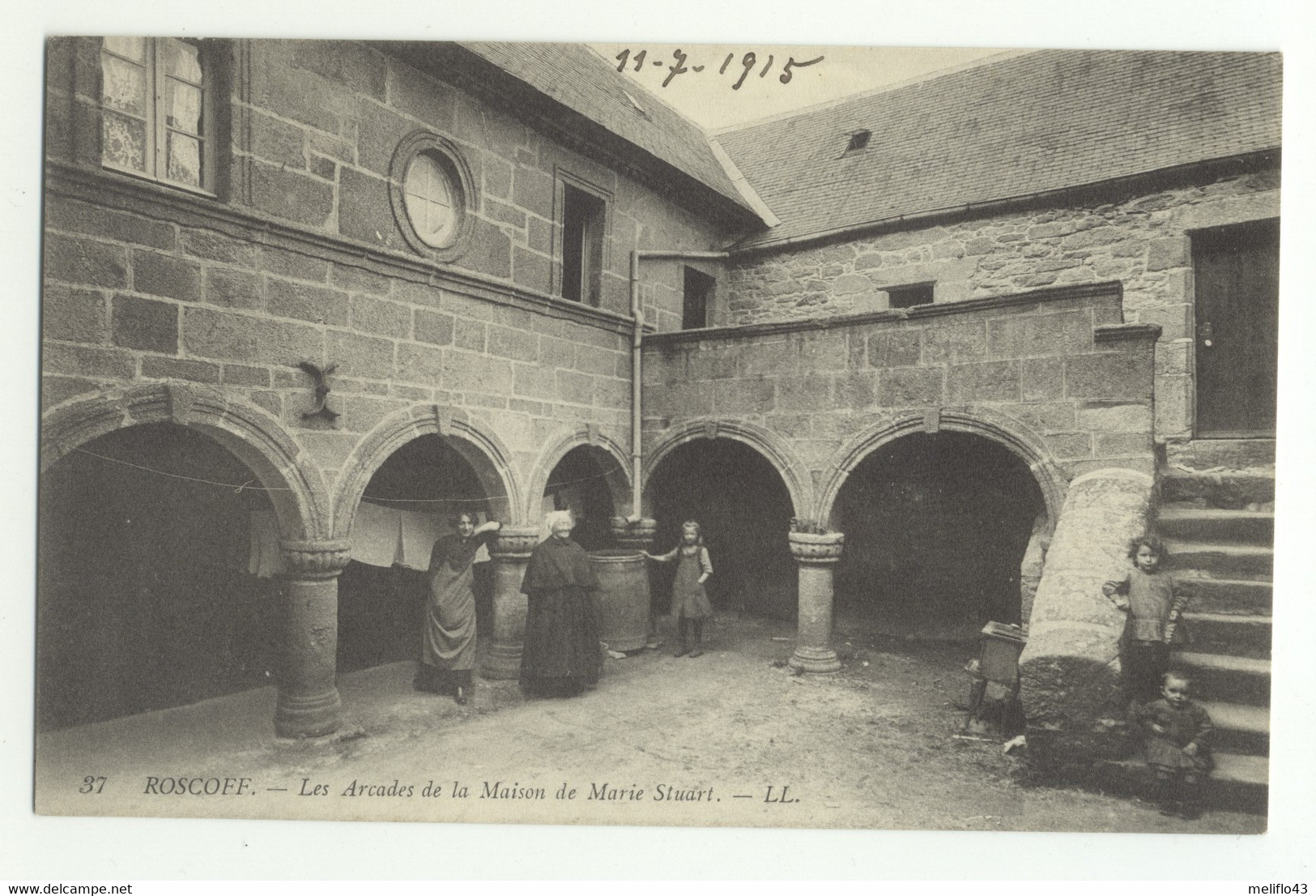 29/ CPA A - Roscoff - Les Arcades De La Maison Marie Stuart - Roscoff