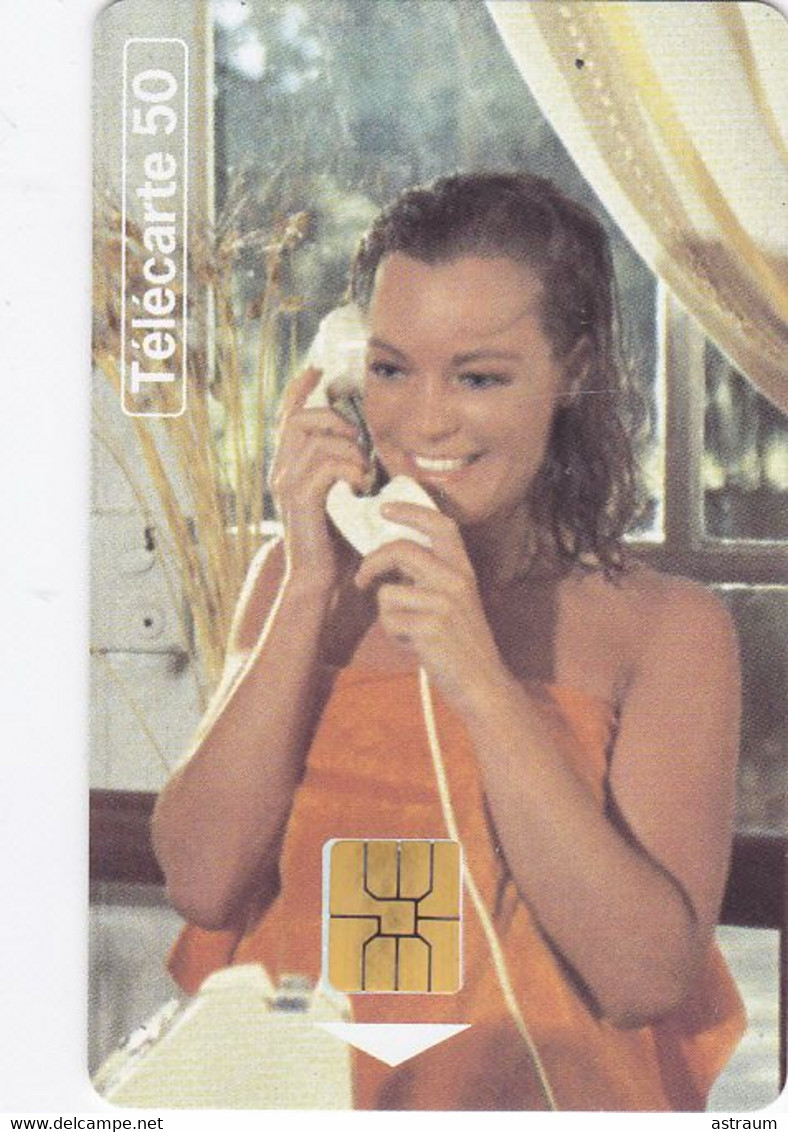 Telecarte Variété - F 543  - Cinéma Romy Schneider Dans  " La Piscine "- ( Petit Decalage De La Puce ) - Variétés