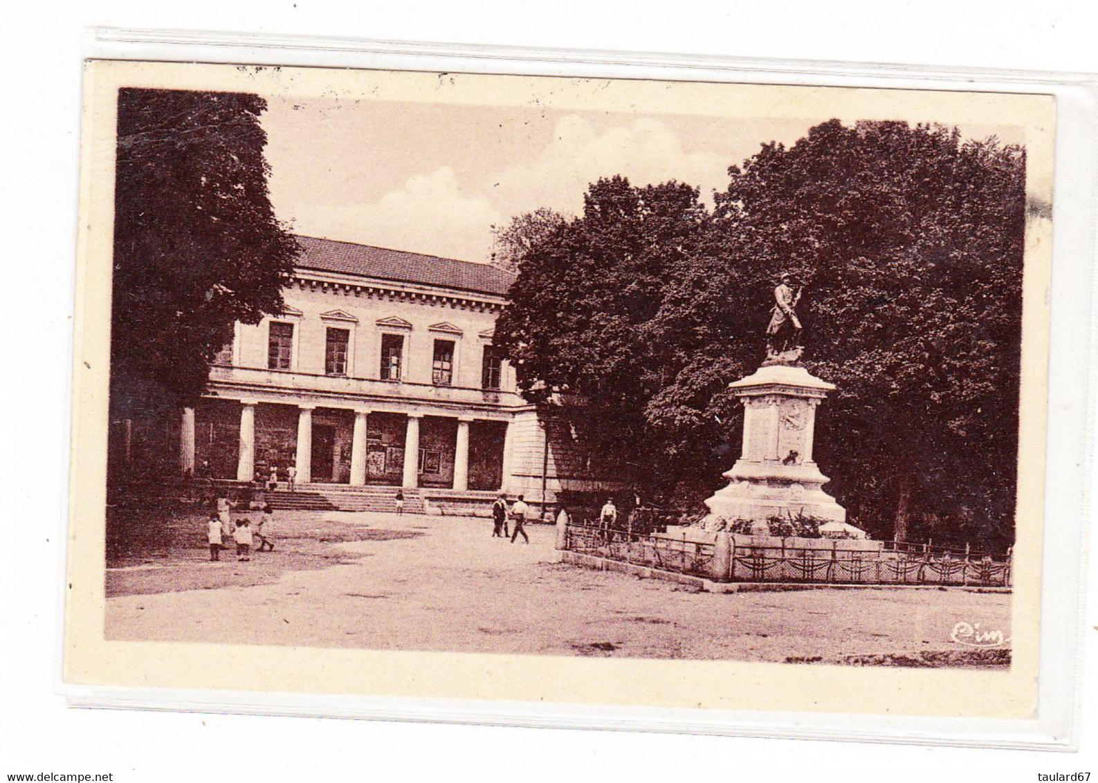 Gy Hotel De Ville Et Monument - Gy