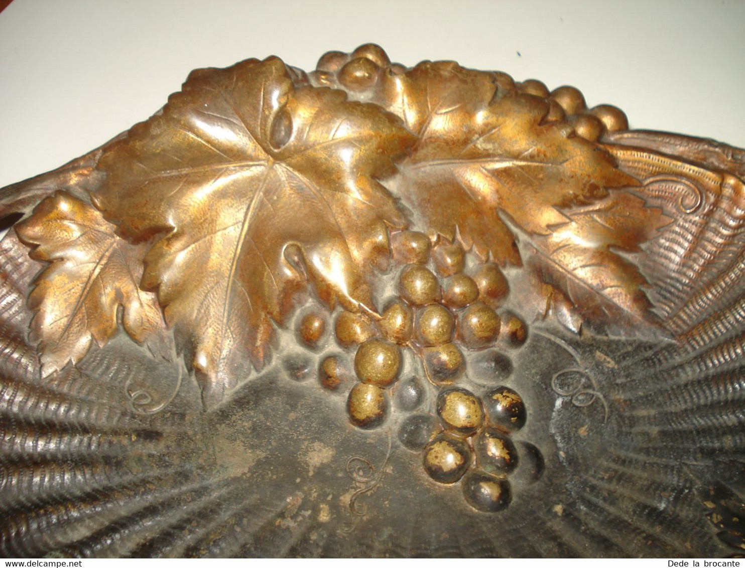 O4 / Grand Vide Poche Art Nouveau - Bronze Doré - Décor Vigne Raisin Vin - 1900 - Brons
