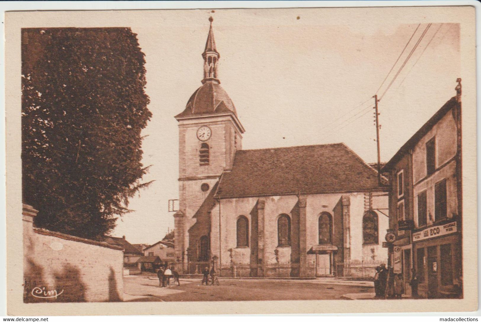 Doulaincourt (52 - Haute Marne) Eglise Et Place - Doulaincourt