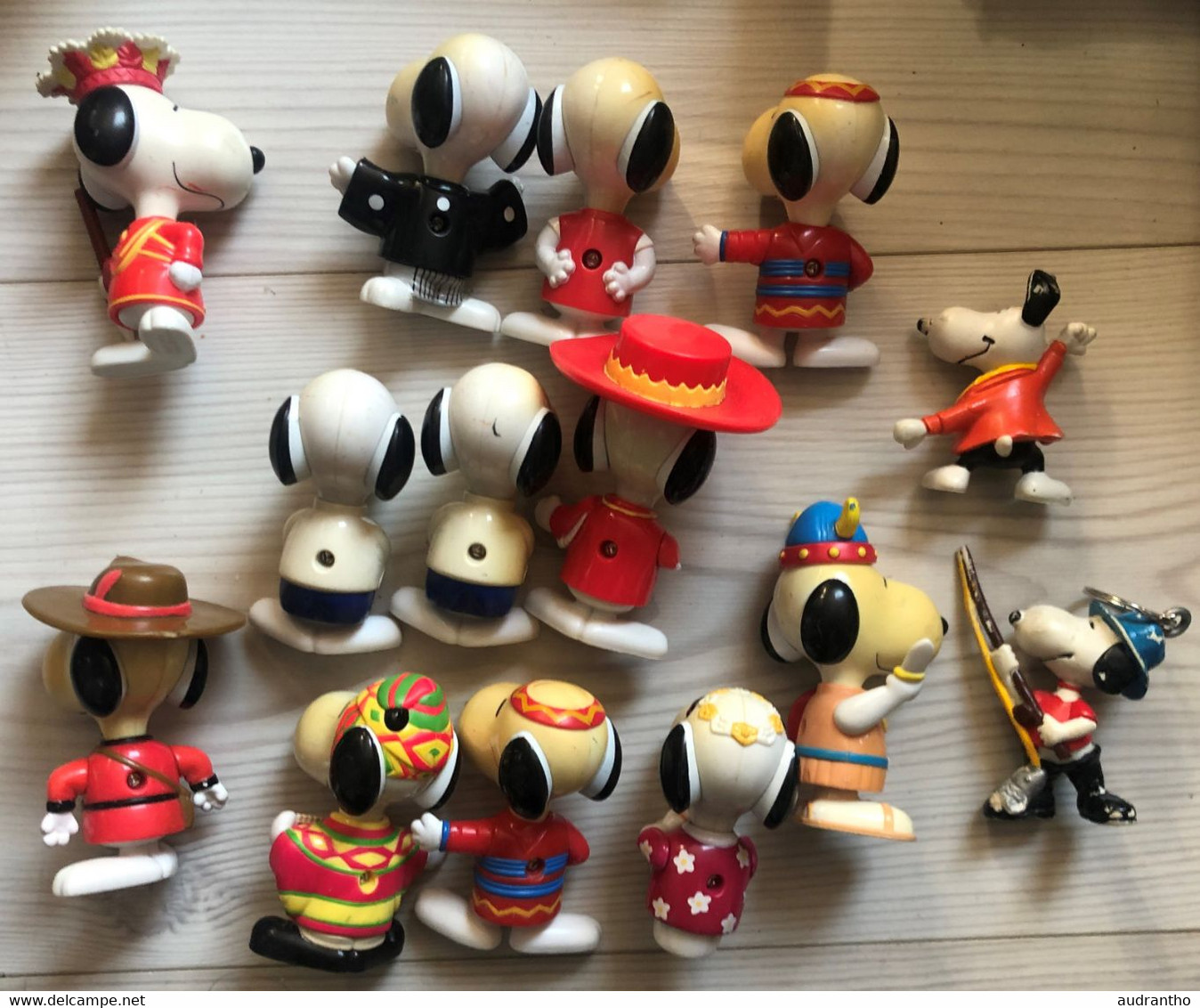 Lot De 12 Figurines SNOOPY Mcdonald 1999 Et 2 Porte Clefs - Pez