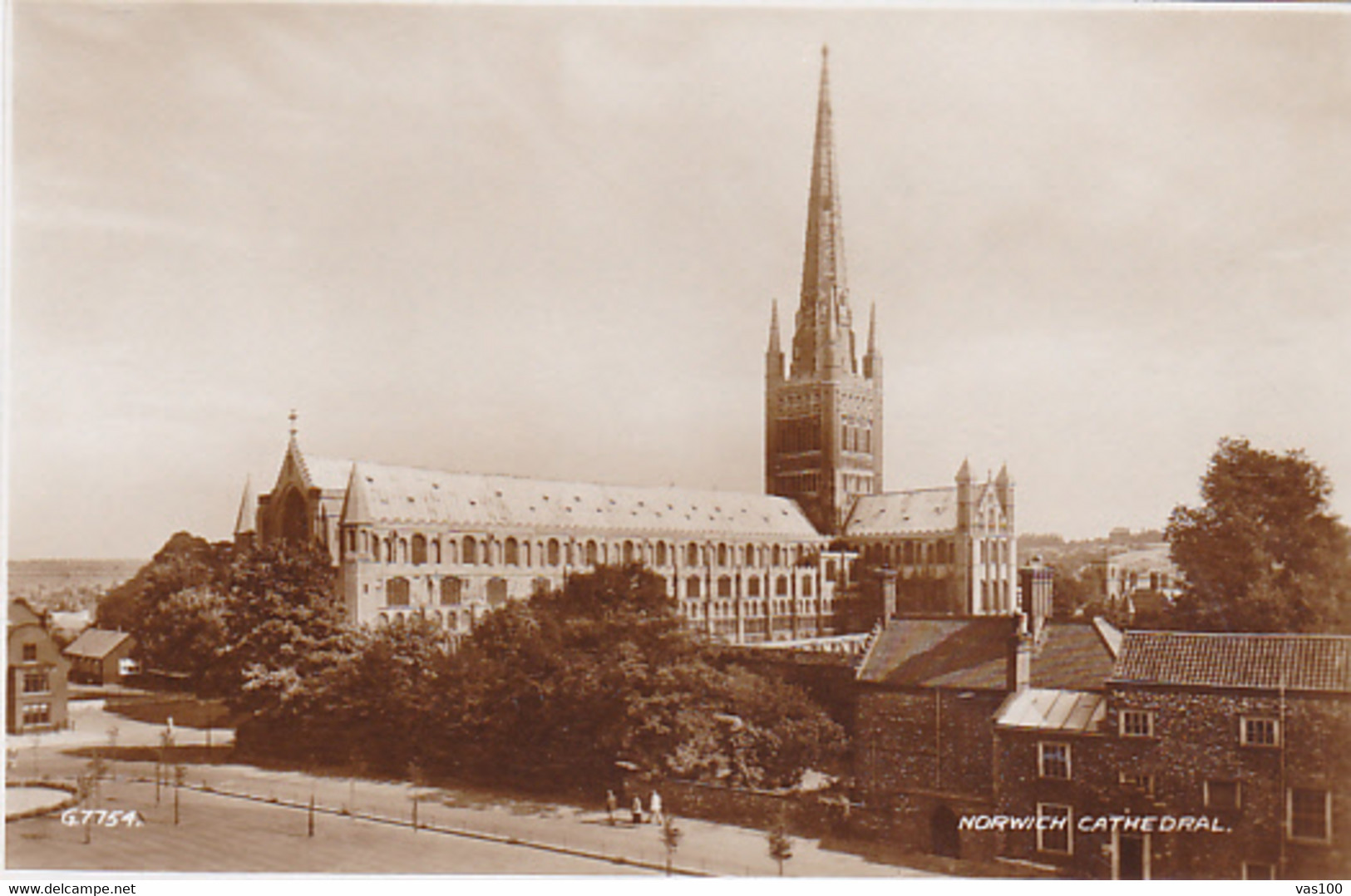 CPA NORWICH- CATHEDRAL PANORAMA, PEOPLE IN VINTAGE CLOTHES - Norwich