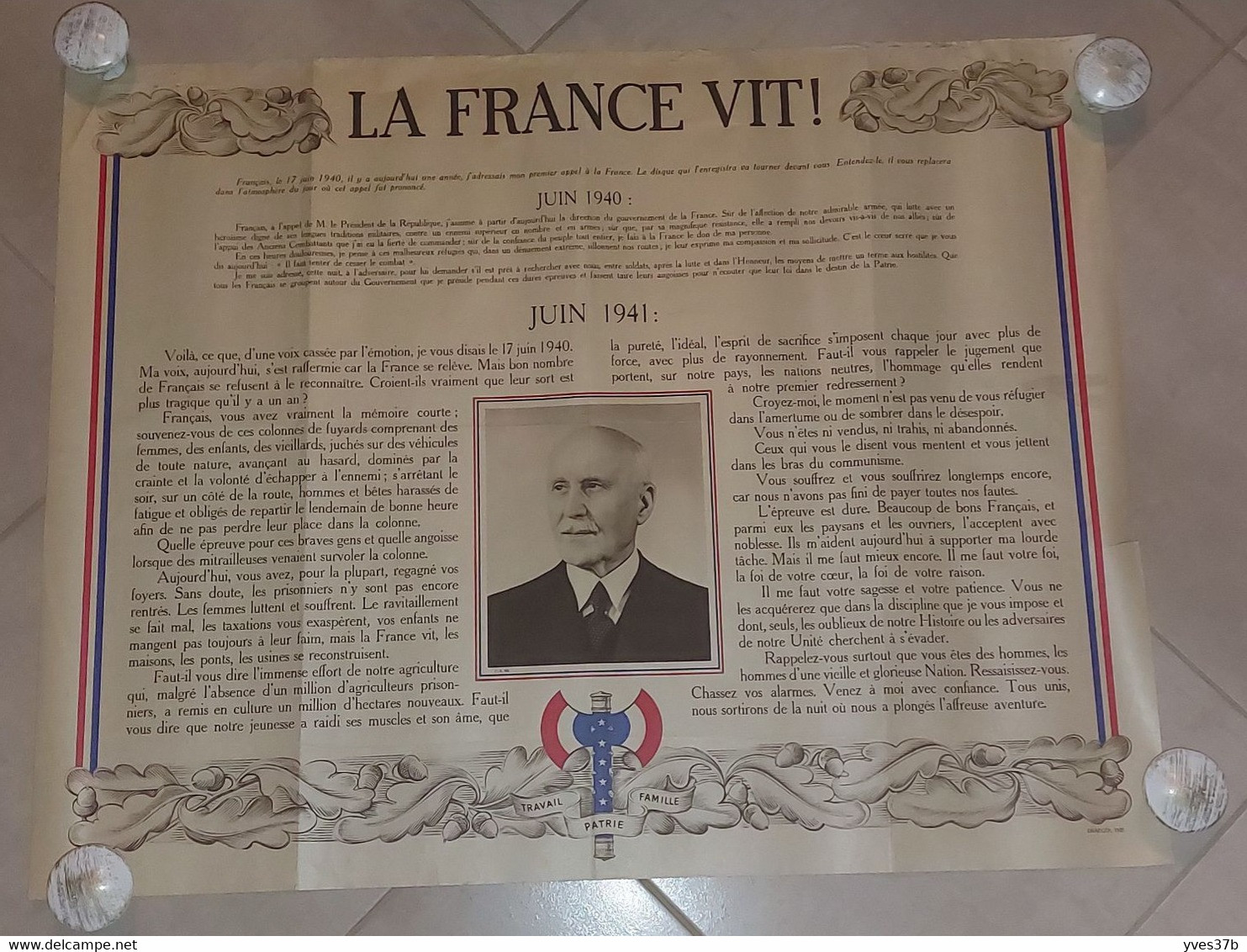 AFFICHE Pétain 1941 "La France Vit" -  55x70 - TB - Affiches