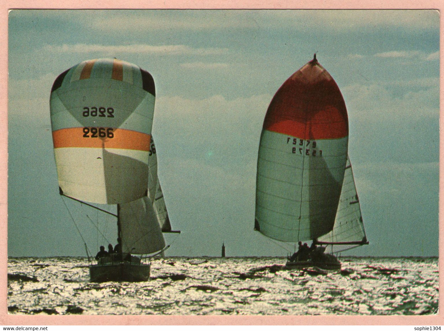 Les "GROS" Reviennent Vent Arrière Sous Spinakers Multicolores - 1979 - - Voile