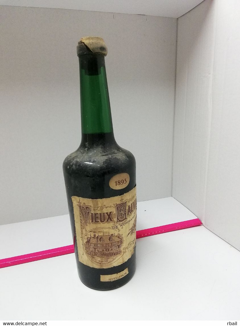 Bouteille Calvados Année 1893 Pierre HUET Bouteille Origine Avec Protection Cire Sur Le Bouchon - Spirits