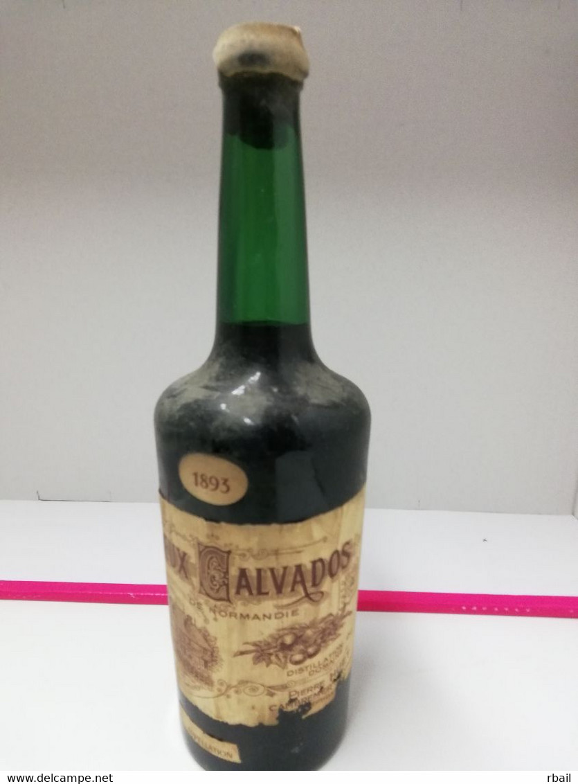 Bouteille Calvados Année 1893 Pierre HUET Bouteille Origine Avec Protection Cire Sur Le Bouchon - Alcoolici