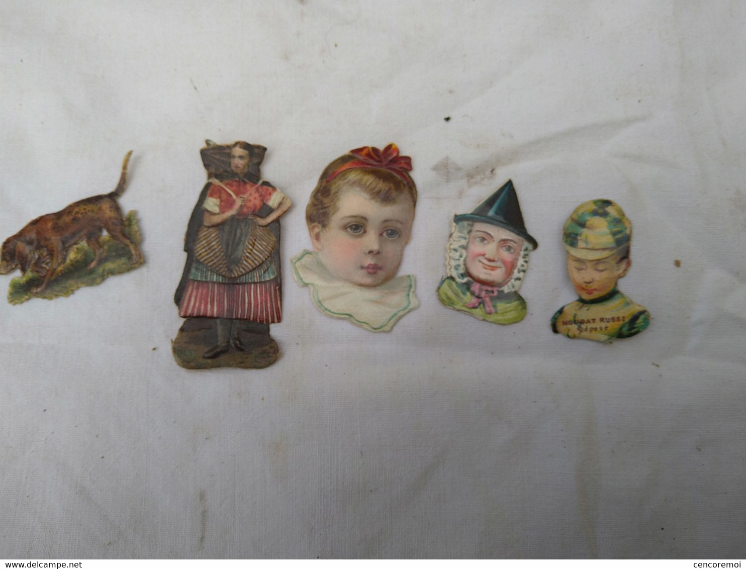 5 petits chromos anciens en papier gaufré et brillant, chien de chasse, publicité nougat Russe, tête d'enfant ....
