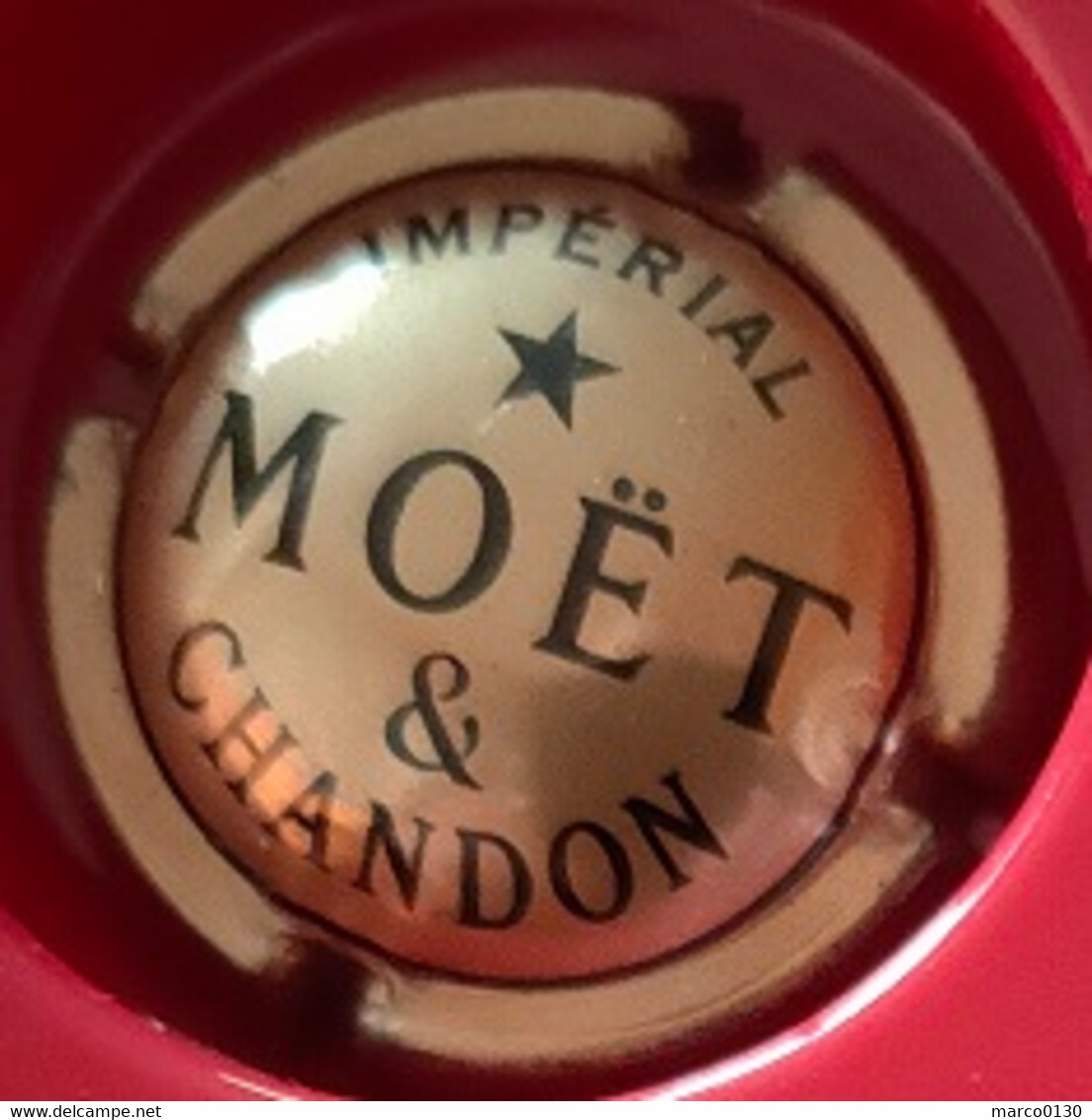 CAPSULE DE CHAMPAGNE MOET & CHANDON  N° 230d - Möt Et Chandon