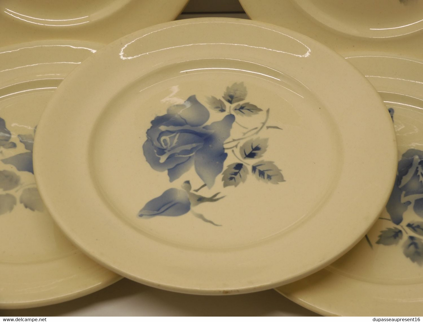 *8 ASSIETTES A DESSERT CERAMIQUE DIGOIN SARREGUEMINES décor ROSES BLEUES  E