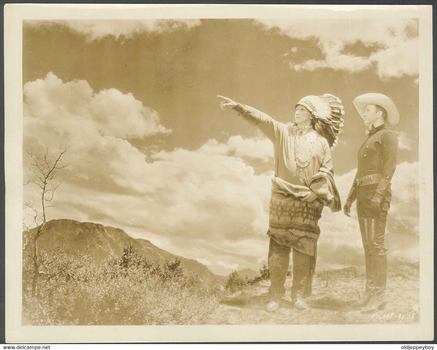 Leader  Chief BIG TREE Shows TIM MCCOY Shows The  SIOUX REGION WHERE NEXT FILM WILL BE RECORDED RARE  21X 27 Cm - - Photographs