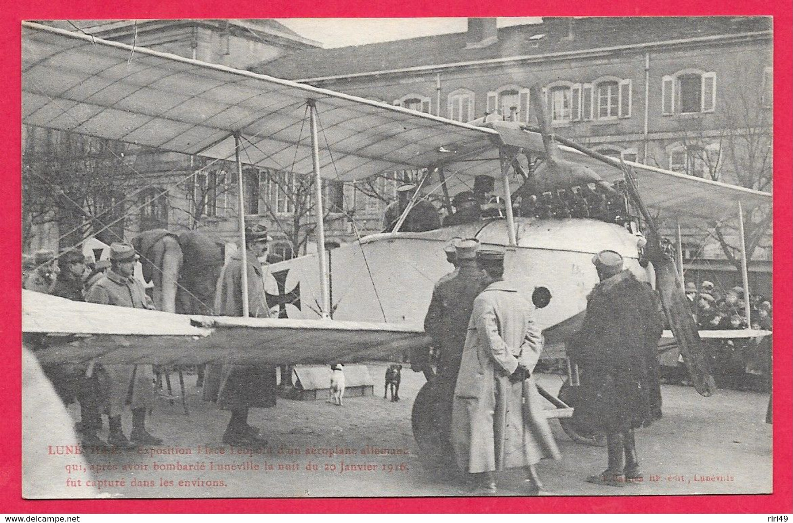 CPA 54 Luneville, Place Leopold, Exposition  Aéroplane Allemand Fut Capturé Le 20/01/16 Après Avoir Bombardé La Ville - War 1914-18