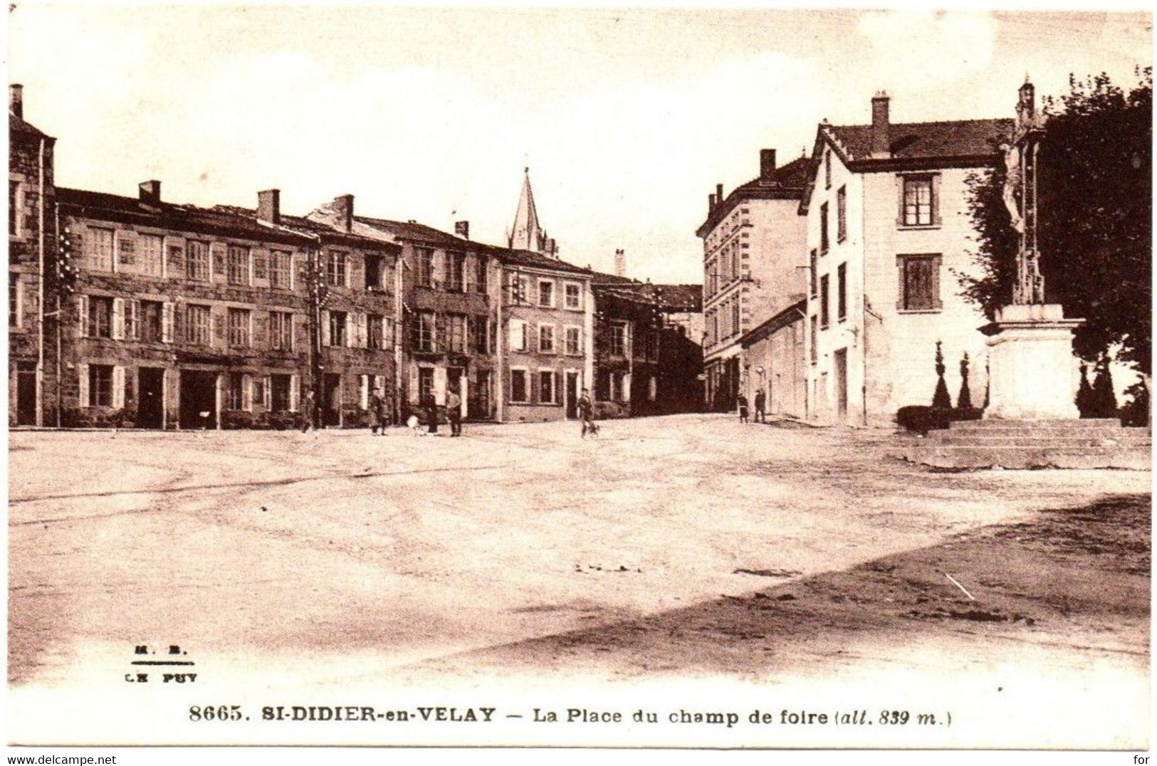 Haute Loire : SAINT DIDIER EN VELAY : La Place Du Champ De Foire - Saint Didier En Velay