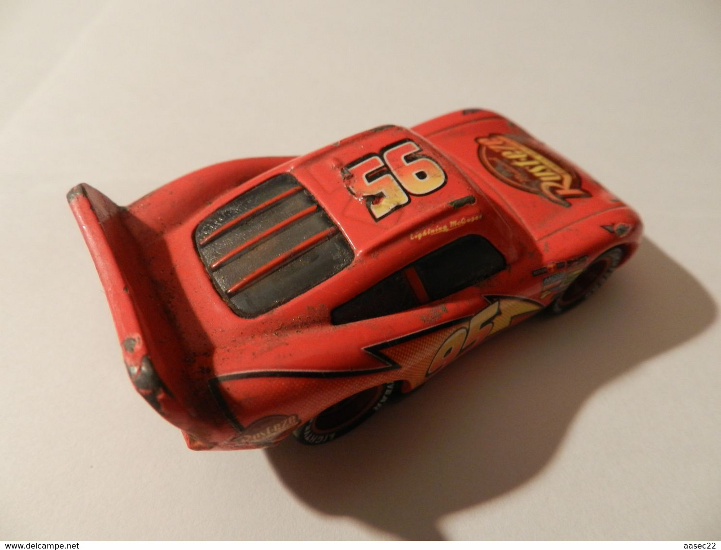 Disney Cars  95 LMC Queen (lengte 75mm)    *** 3715   *** - Andere & Zonder Classificatie