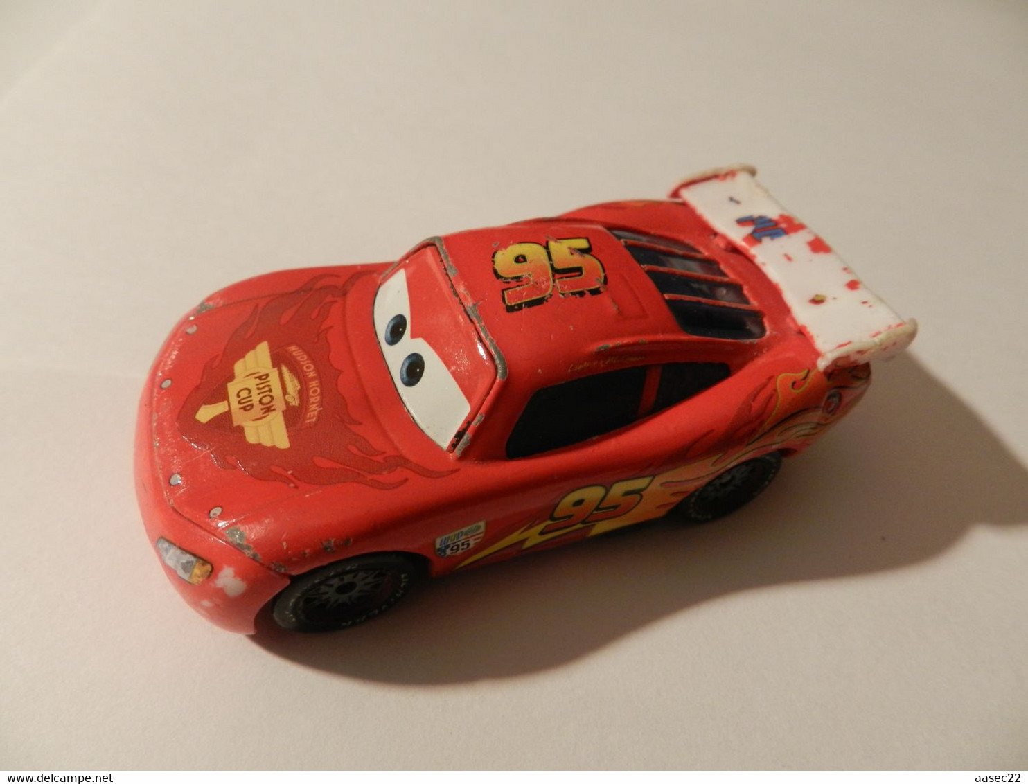 Disney Cars  95 LMC Queen (lengte 75mm)    *** 3725   *** - Autres & Non Classés