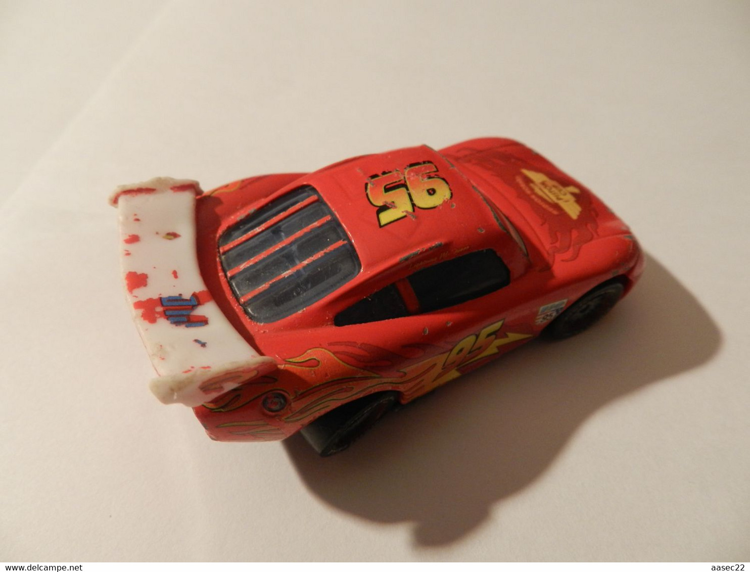 Disney Cars  95 LMC Queen (lengte 75mm)    *** 3725   *** - Andere & Zonder Classificatie