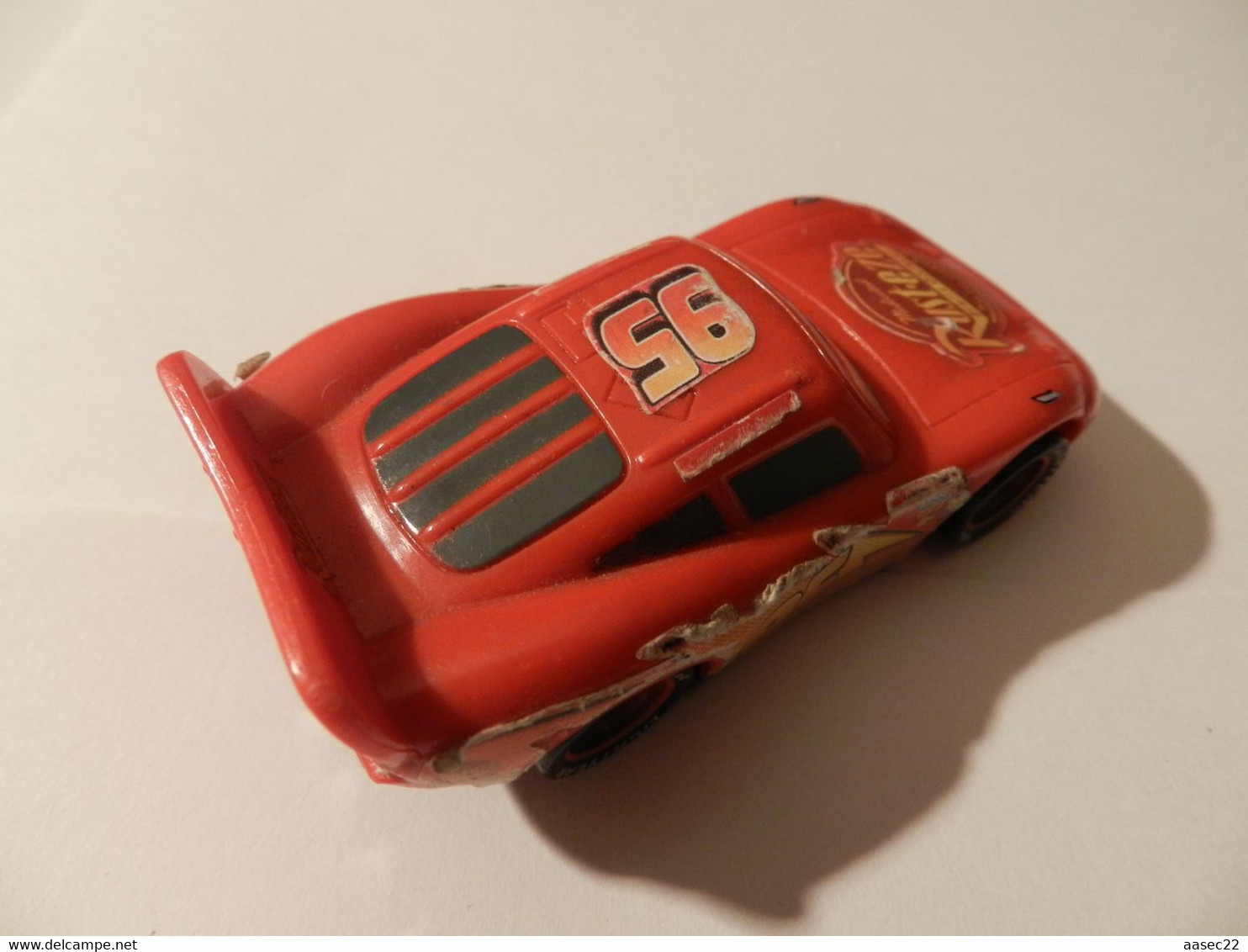 Disney Cars  95 LMC Queen (lengte 75mm)    *** 3728   *** - Other & Unclassified