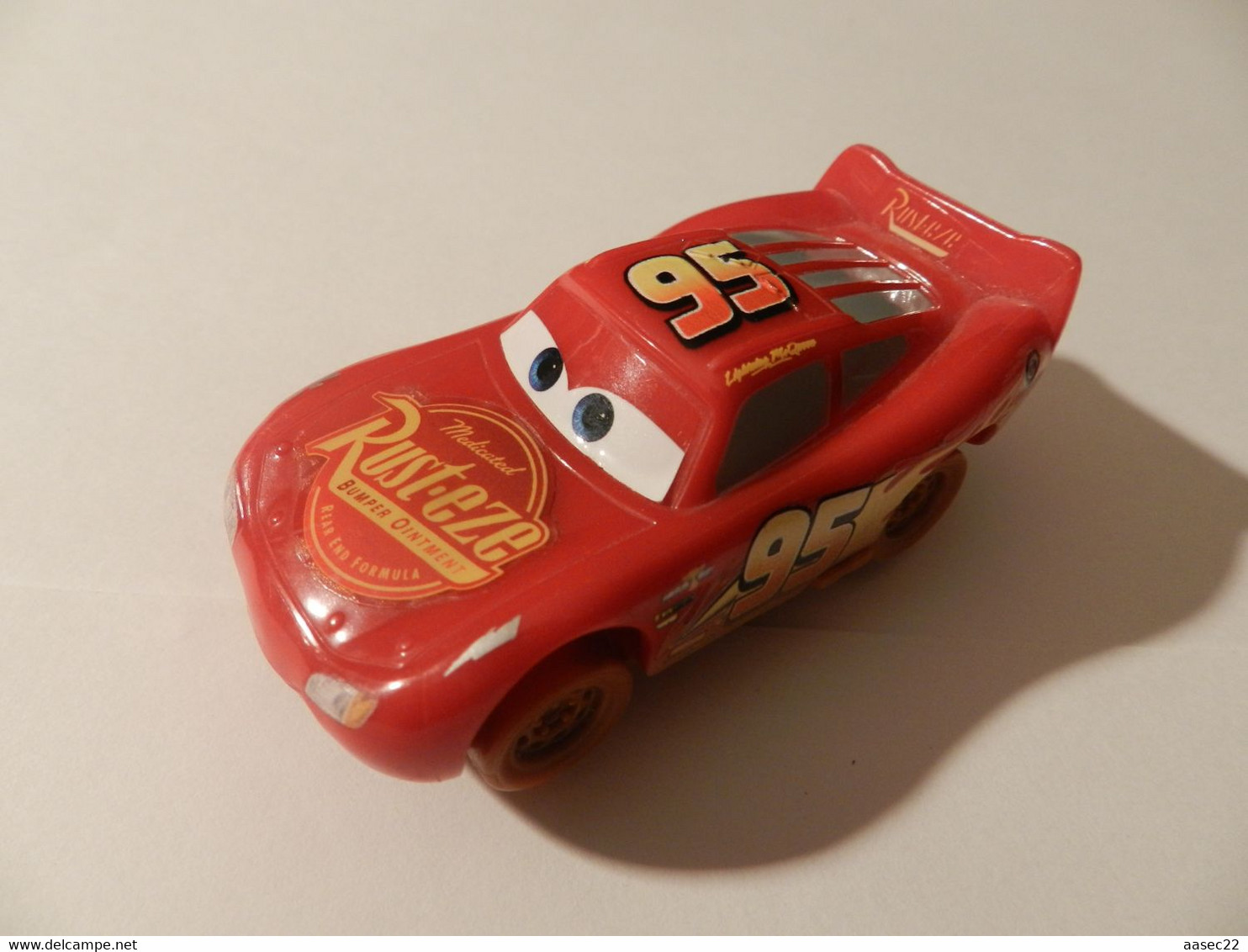 Disney Cars  95 LMC Queen (lengte 75mm)    *** 3717   *** - Altri & Non Classificati