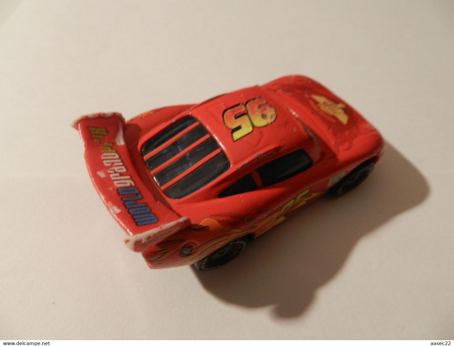 Disney Cars  95 LMC Queen (lengte 75mm)    *** 3724   *** - Other & Unclassified