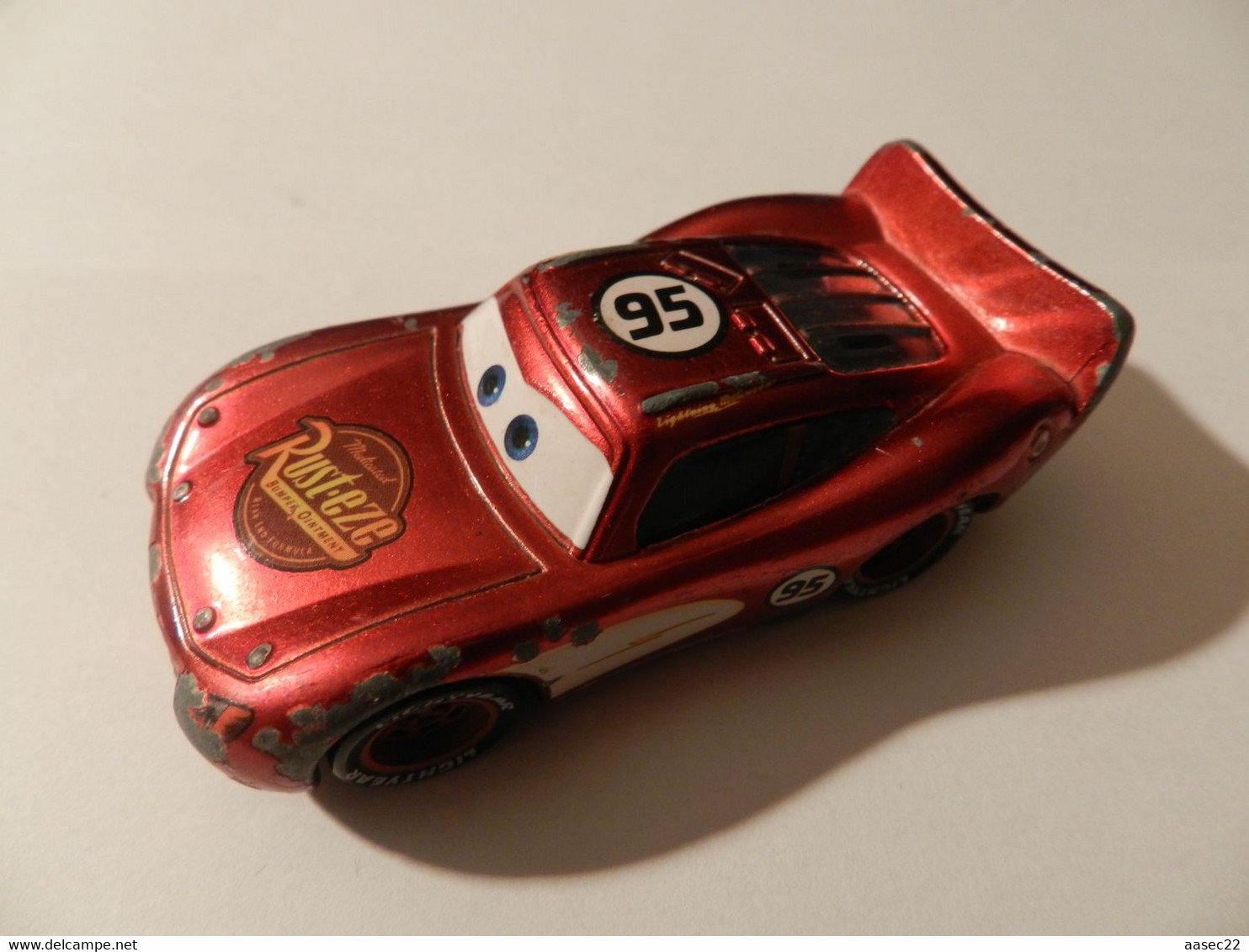 Disney Cars  95 LMC Queen (lengte 75mm)    *** 3716   *** - Autres & Non Classés