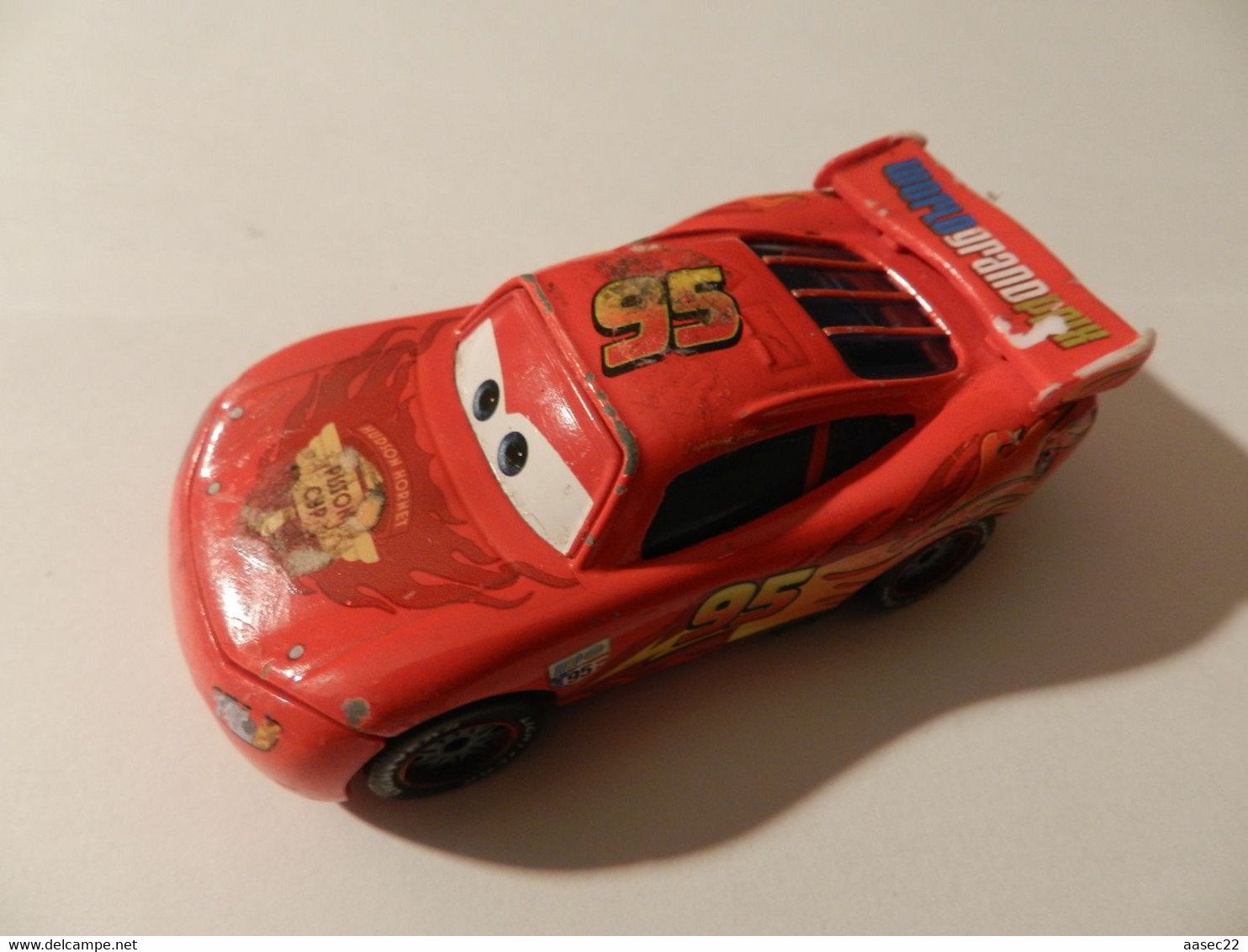 Disney Cars  95 LMC Queen (lengte 75mm)    *** 3713   *** - Altri & Non Classificati