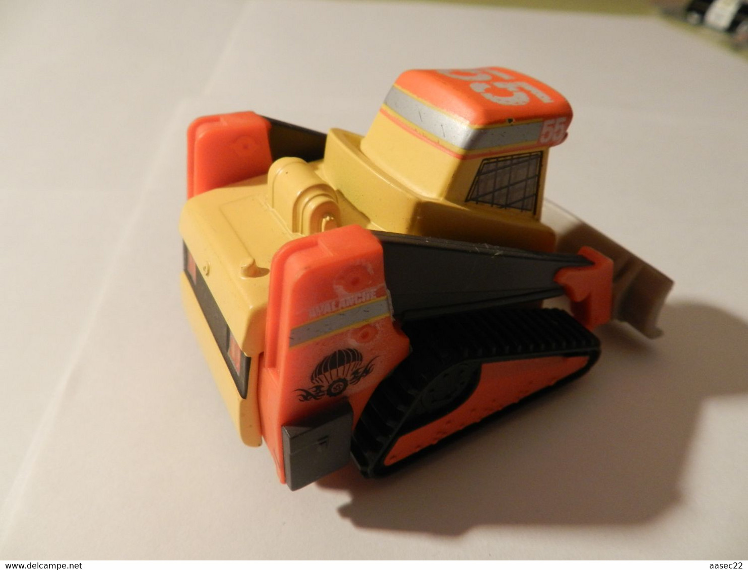 Disney Cars  Buldozer (lengte 82mm)    *** 3780   *** - Other & Unclassified