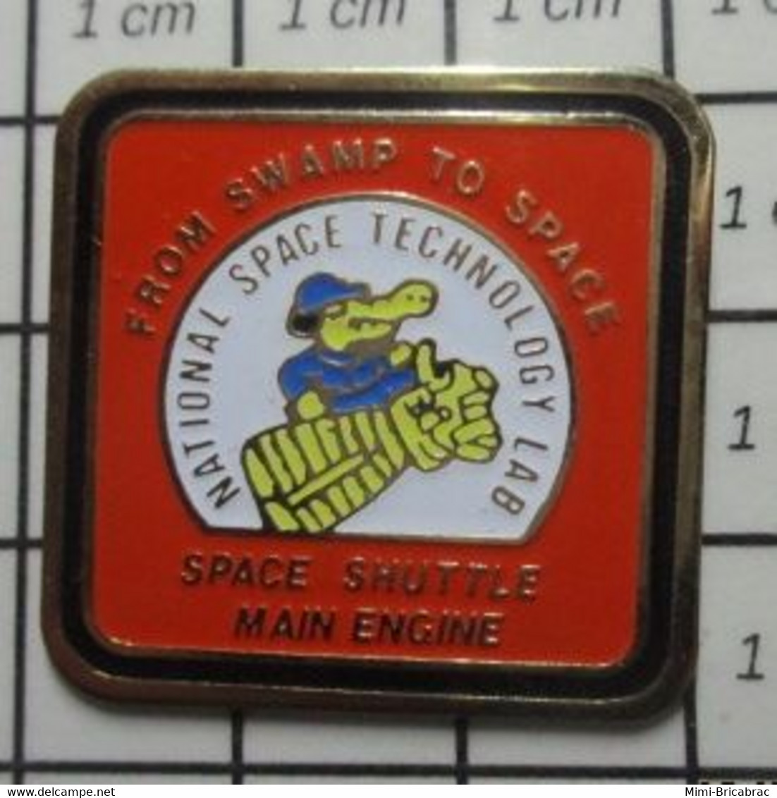 512d Pin's Pins / Beau Et Rare / ESPACE / SPACE SHUTTLE MAIN ENGINE FROM SWAMP TO SPACE - Raumfahrt