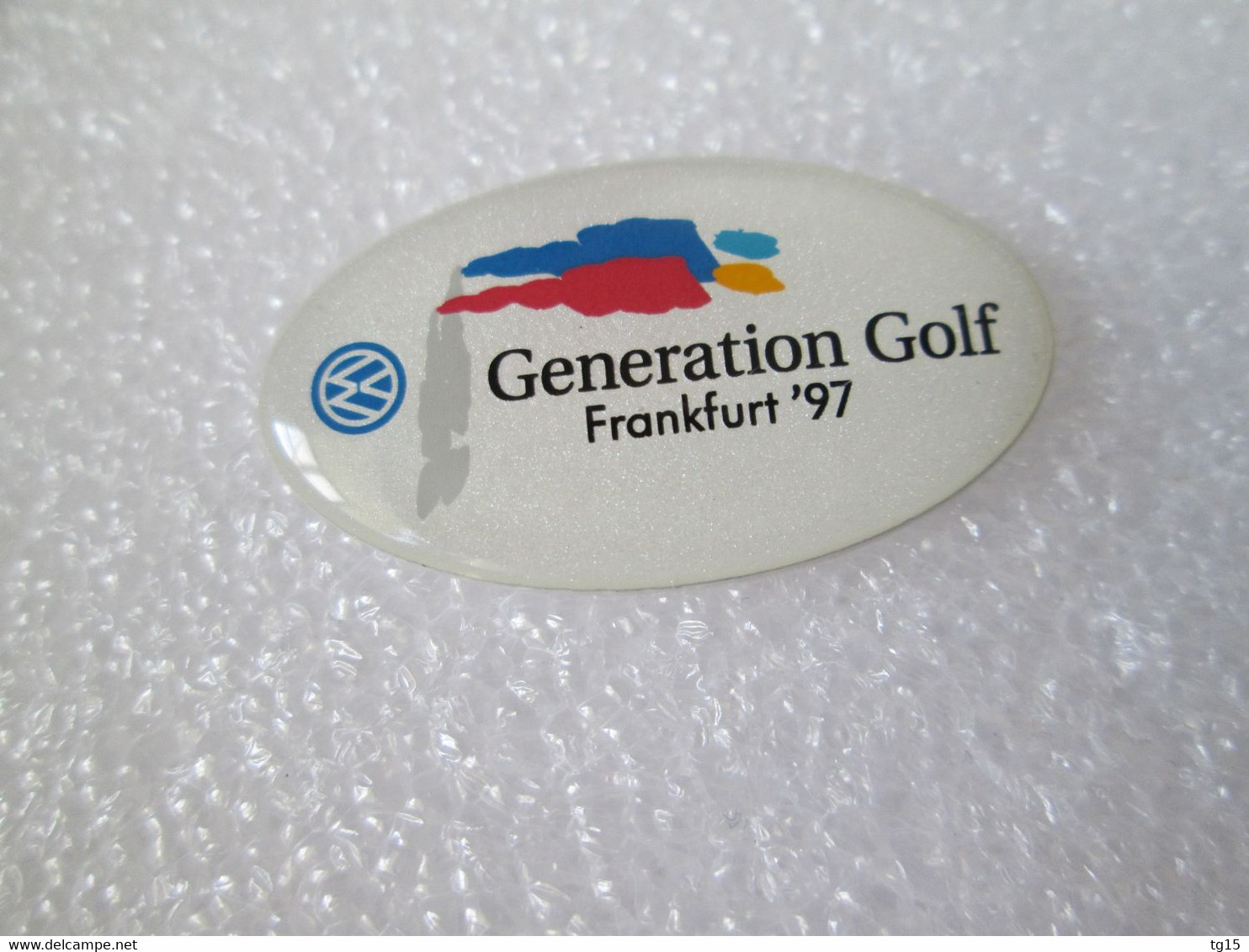 PIN'S    VOLKSWAGEN   GENERATION  GOLF    FRANKFURT  97 - Volkswagen