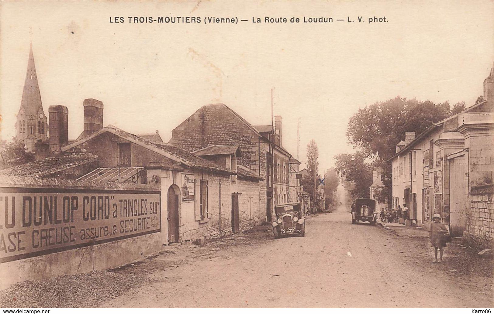 Les Trois Moutiers * La Route De Loudun * Automobile Voiture Ancienne - Les Trois Moutiers