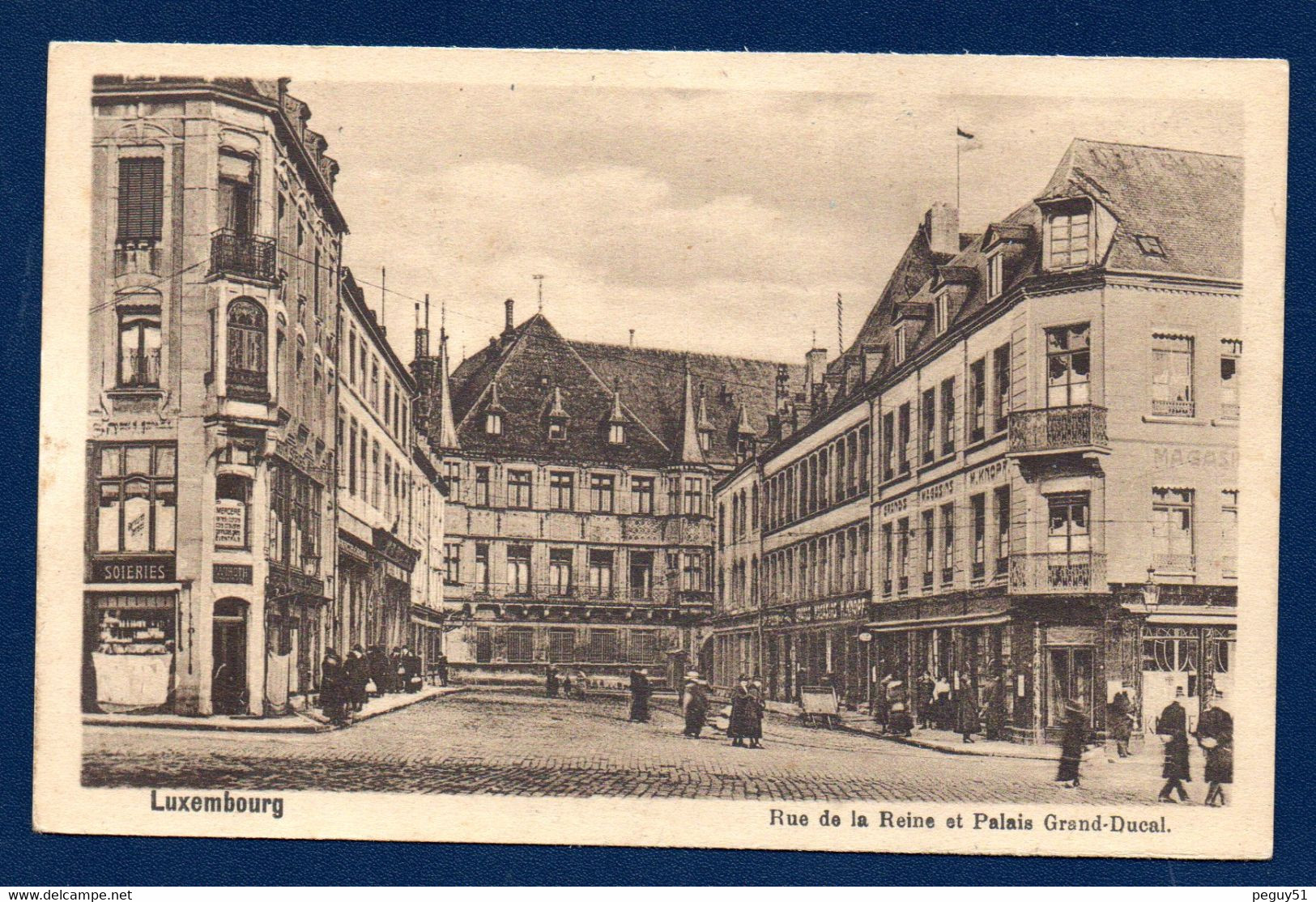 Luxembourg.  Rue De La Reine. Palais Grand-Ducal. Grands Magasins Knopf. Mercerie-Soieries Wiroth. - Luxembourg - Ville