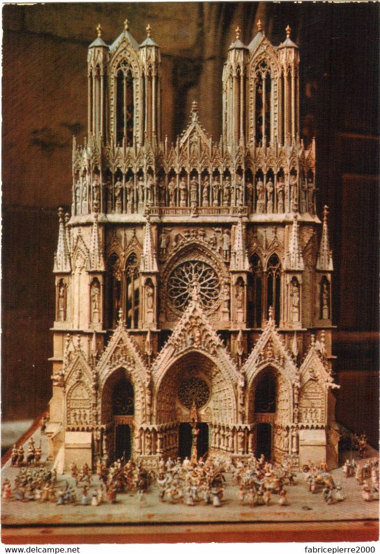 CPM 51 (Marne) Reims - Musée-Hôtel Le Vergeur. La Cathédrale De Reims En Papier Maché (art Populaire) TBE - Musées