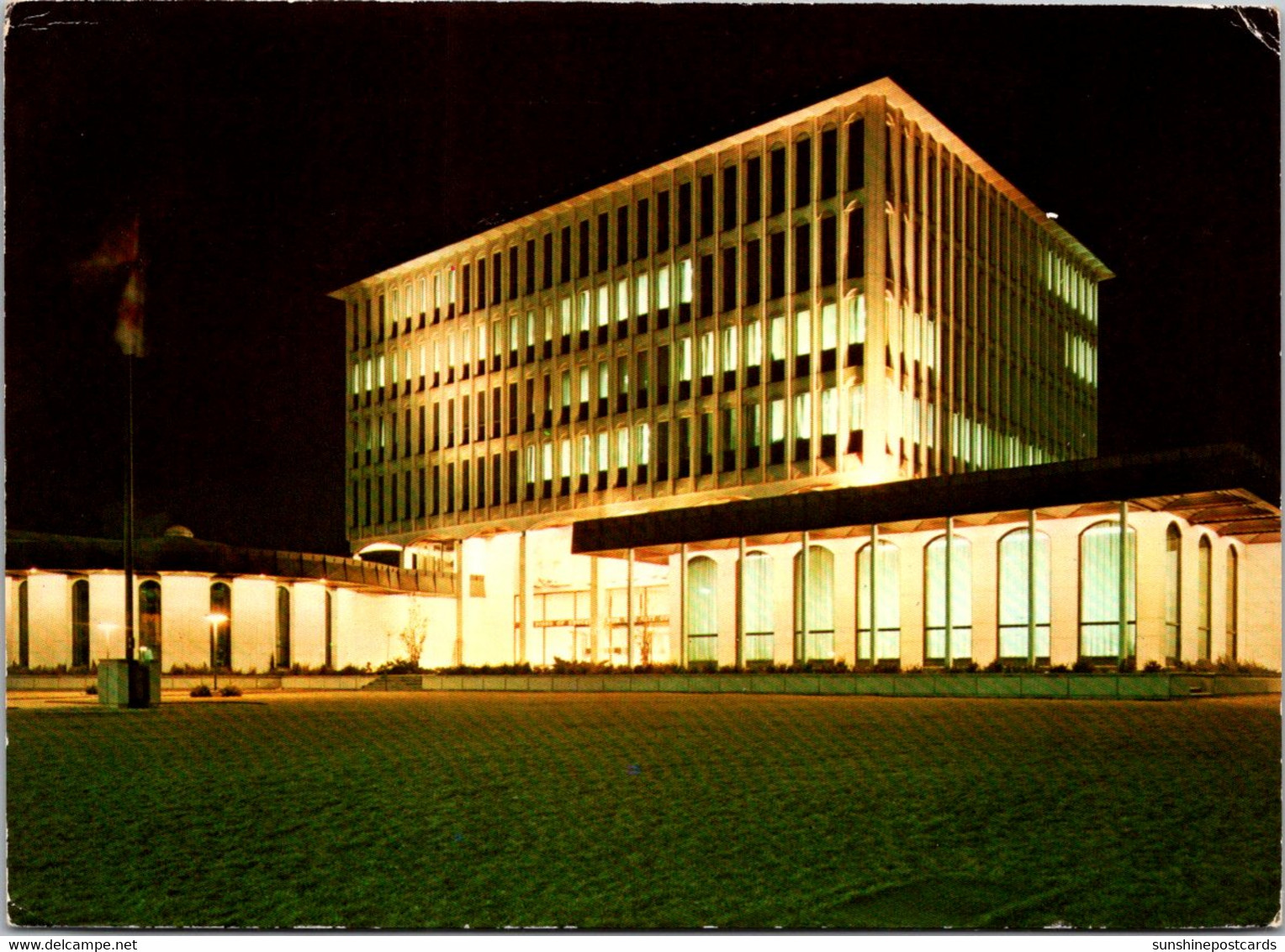 Canada Hamilton Board Of Education Building At Night 1973 - Hamilton