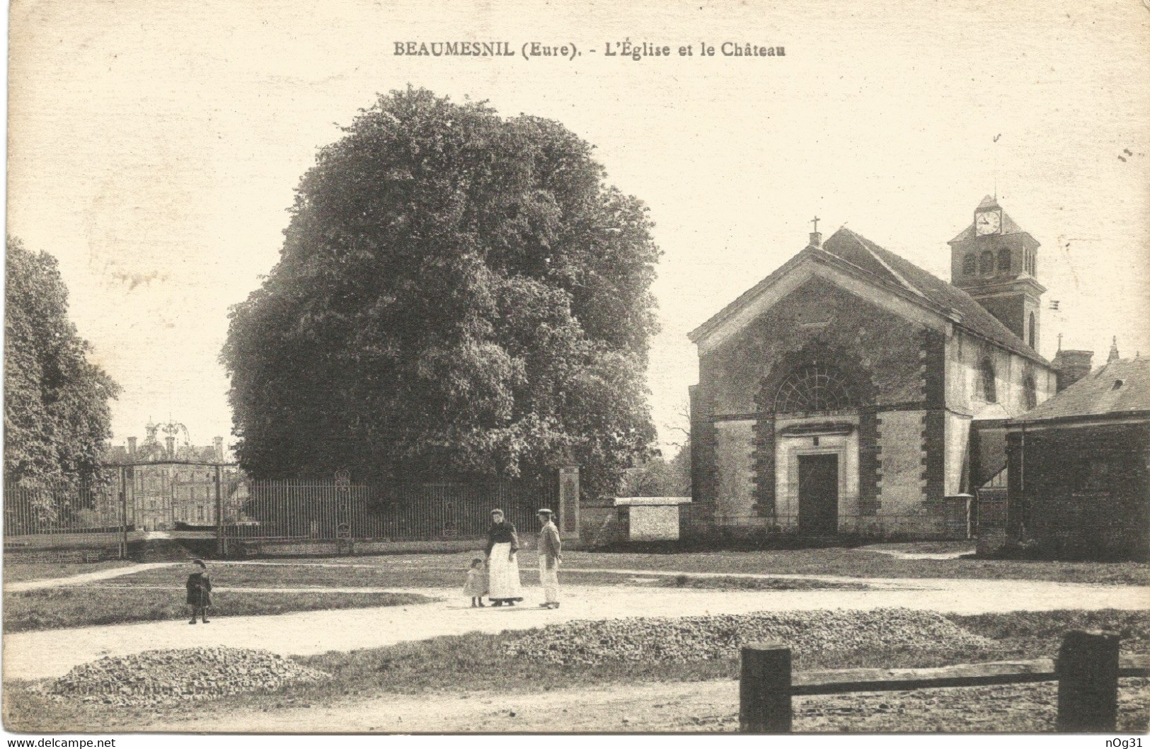 27 - L'église Et Le Château - Beaumesnil