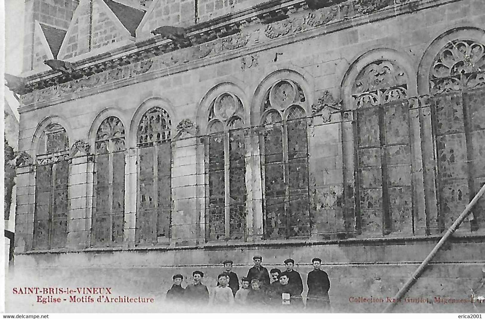 Saint Bris Le Vineux. Groupe D'enfants Devant L'église De Saint Bris Le Vineux. - Saint Bris Le Vineux