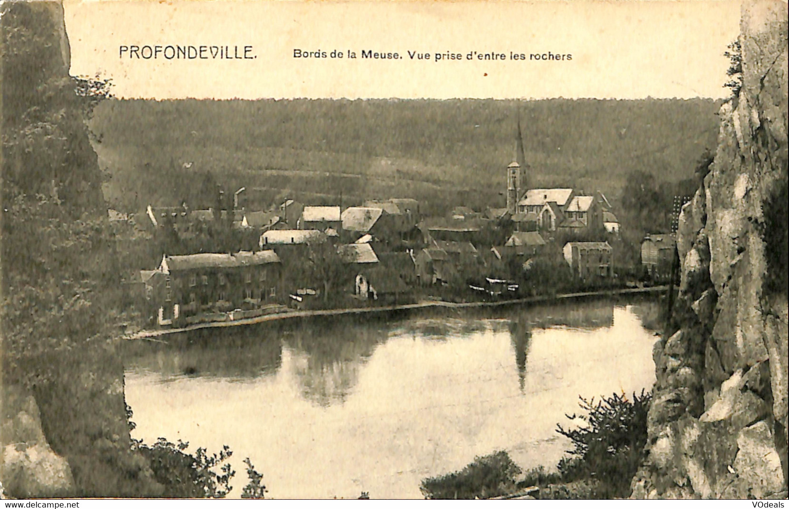 Belgique - Namur - Profondeville - Bords De La Meuse - Vue Prise D'entre Les Rochers - Profondeville