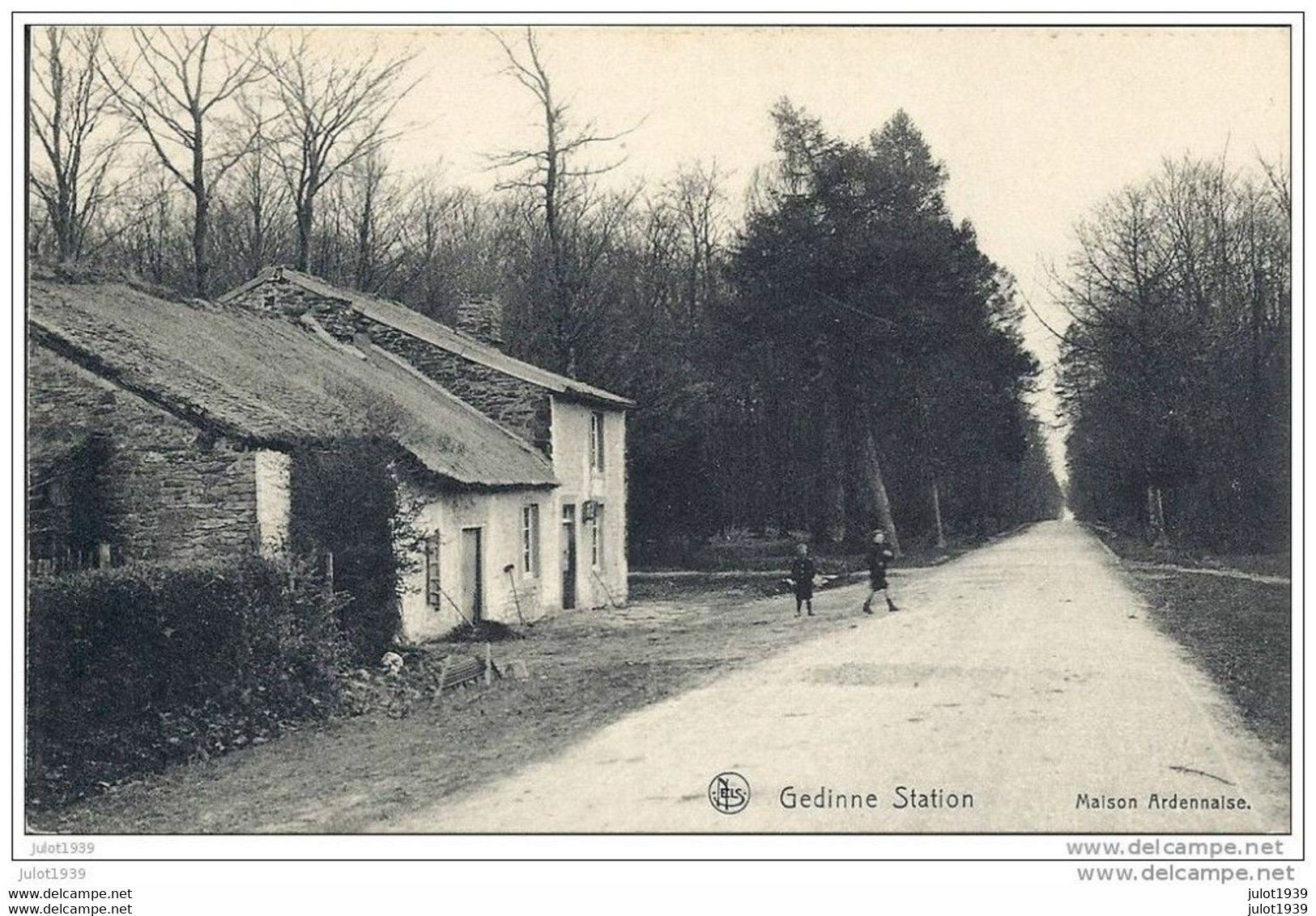 GEDINNE ..-- A 2 Pas De La GARE ..-- Route De BIEVRE . Maison Ardennaise . - Gedinne