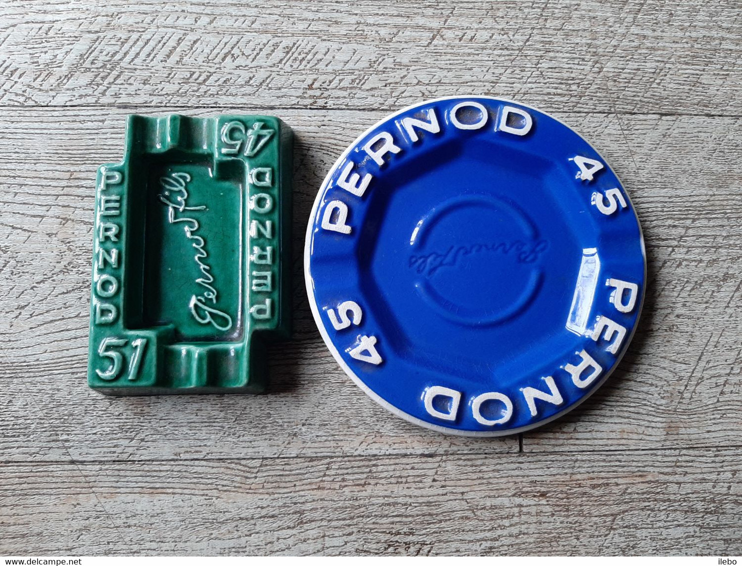 Lot 2 Cendriers Publicitaires Pernod 45 Et 51 Longchamp Cendrier Alcool Bistrot Vintage - Ashtrays