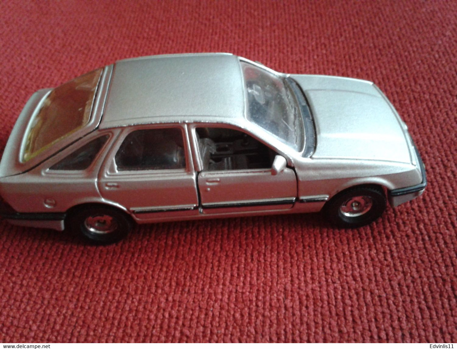 Corgi Ford Sierra 2.3 Ghia 1/64 - Corgi