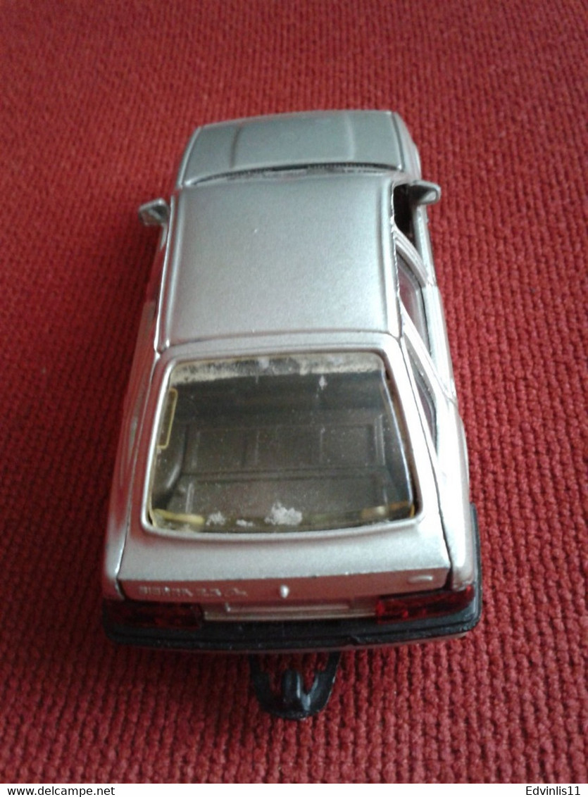 Corgi Ford Sierra 2.3 Ghia 1/64 - Corgi