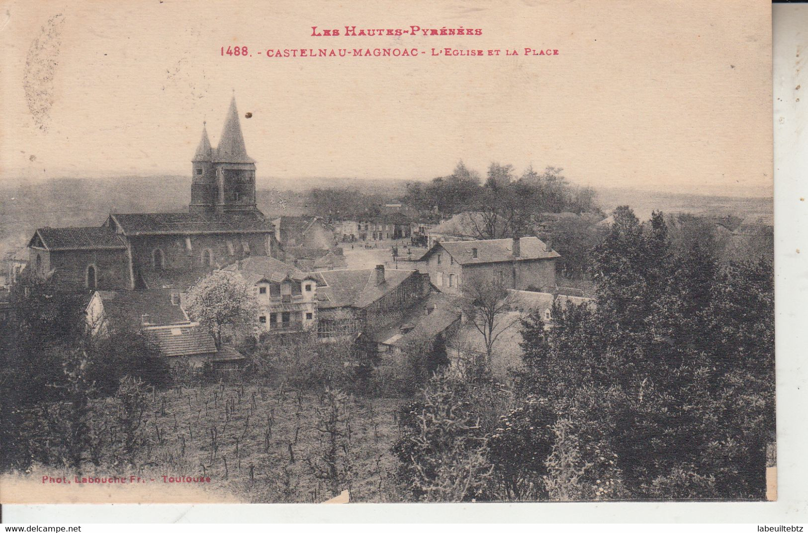 CASTELNAU MAGNOAC - 2 Cartes - Vue Panoramique & Eglise Et Place  PRIX FIXE - Castelnau Magnoac