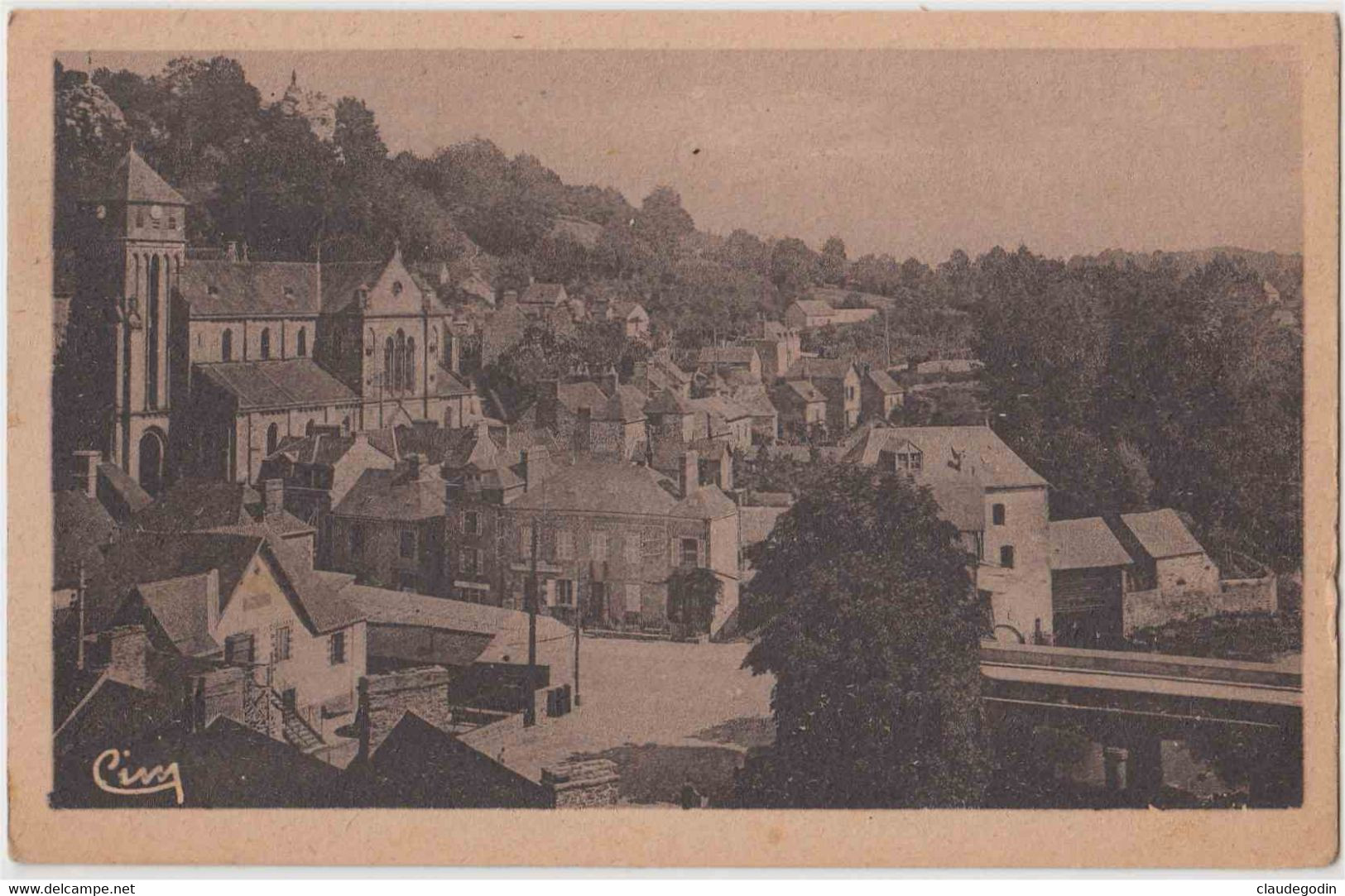 Chailland , Mayenne. Eglise, Place De La Airie. CPA Sépia. Timbrée. 2 Scans - Chailland