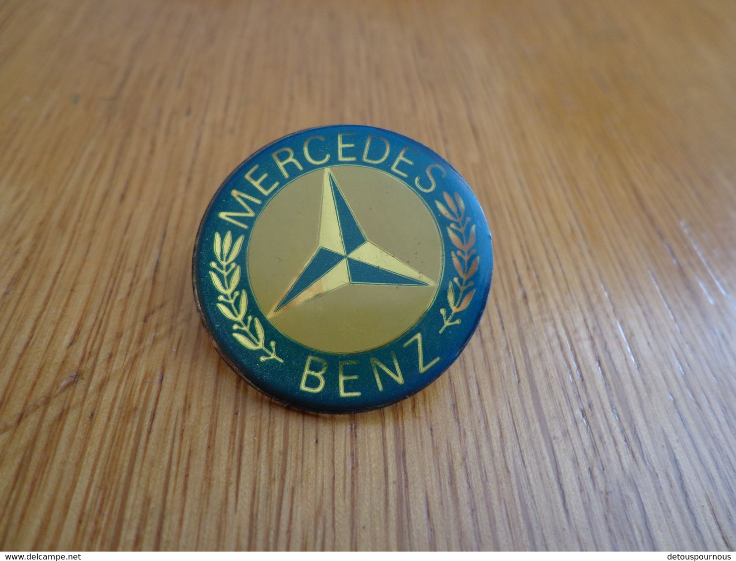 Pin's  ROND MERCEDES BENZ - Mercedes