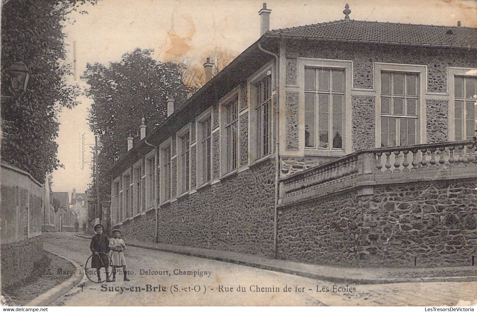 FRANCE - 94 - SUCY EN BRIE - Rue Du Chemin De Fer - Les écoles - Enfant - Carte Postale Ancienne - Sucy En Brie
