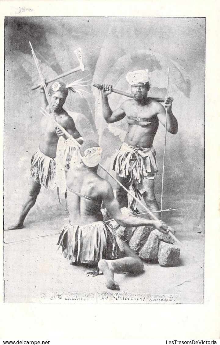 Nouvelle Calédonie - Guerriers Canaques - Précurseur - Costume Traditionnel - Carte Postale Ancienne - Nouvelle-Calédonie