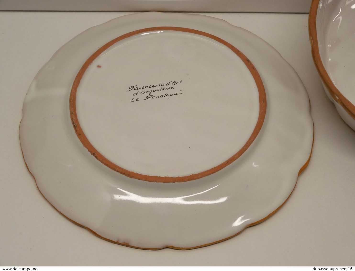 *JOLI BEURRIER ASSIETTE & COUVERCLE FAÏENCERIE D'ART D'ANGOULÊME LE RENOLEAU  E