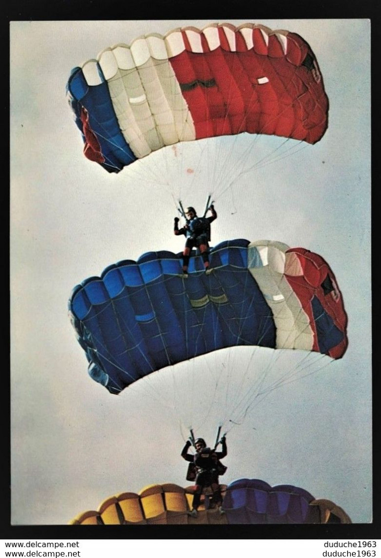 CPSM.  Parachutisme - Les Circaètes. 3eme Région Aérienne - Parachutisme