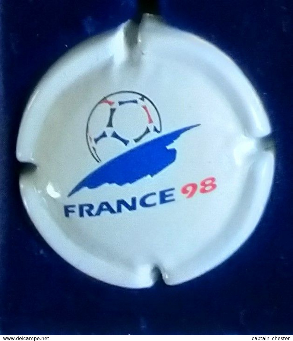 PLAQUE DE MUSELET DE CHAMPAGNE " MARNE ET CHAMPAGNE N° 15 BLANC - FOOTBALL FRANCE 98 " - Marne Et Champagne