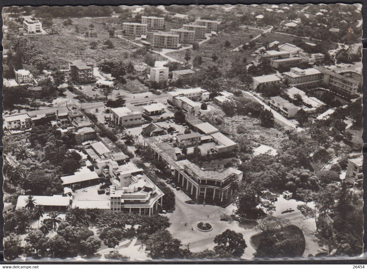 Poste Aérienne 50F Y.T.5 " AIR AFRIQUE " Sur CPSM De BRAZZAVILLE Congo " L'Avenue Foch " Le 17 7 1962 Vue Aérienne - Oblitérés